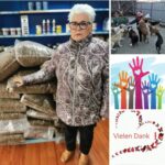 Eine ältere Frau steht neben großen Tüten mit Tierfutter; kleinere Bilder zeigen im Freien versammelte Hunde, bunte, erhobene Hände und die Worte Vielen Dank mit roten Schmetterlingen.